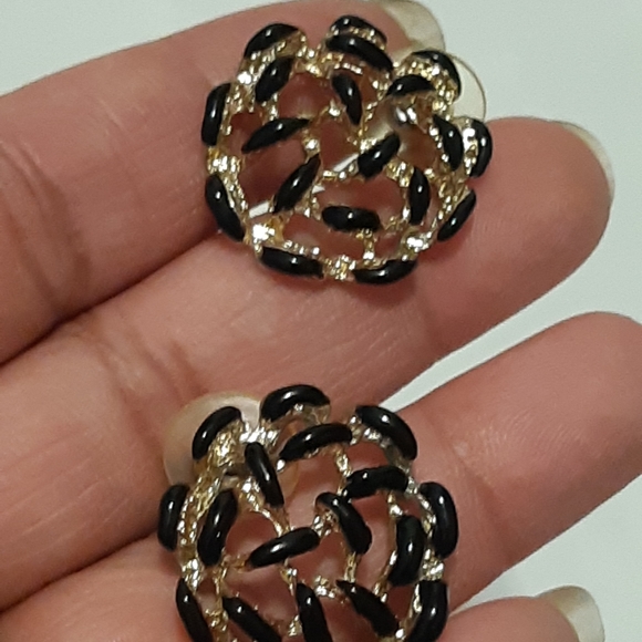 Vintage Black And Gold Pierced Earrings 1" Wide Net Design, - Picture 2 of 7